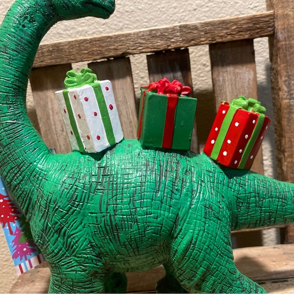 Christmas Dinosaur Figure, Large Resin Brachiosaurus With Christmas Presents - Picture 9 of 16